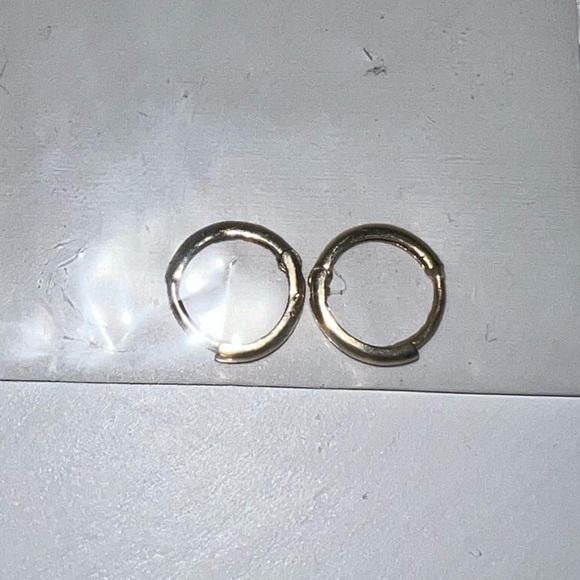 14k yellow gold hoops 1.5mm thick 8mm wide - Picture 2 of 2